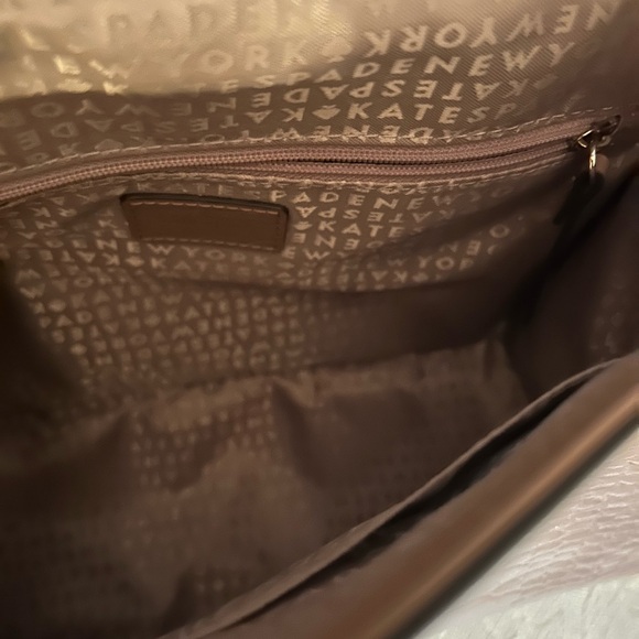 Beautiful pale pink Kate Spade handbag. Crocodile pattern with flip closure. - Picture 7 of 7